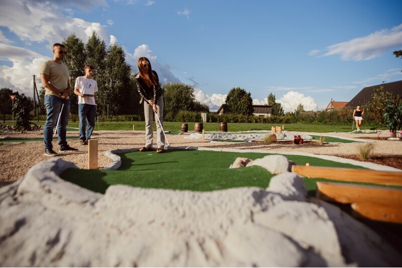 Игра в мини-гольф для семьи «Minigolfs Āres»