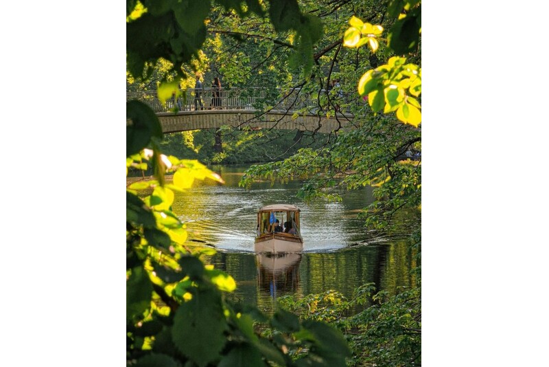 „Riga by Canal“ – прогулка на деревянном кораблике по Рижскому каналу и Даугаве