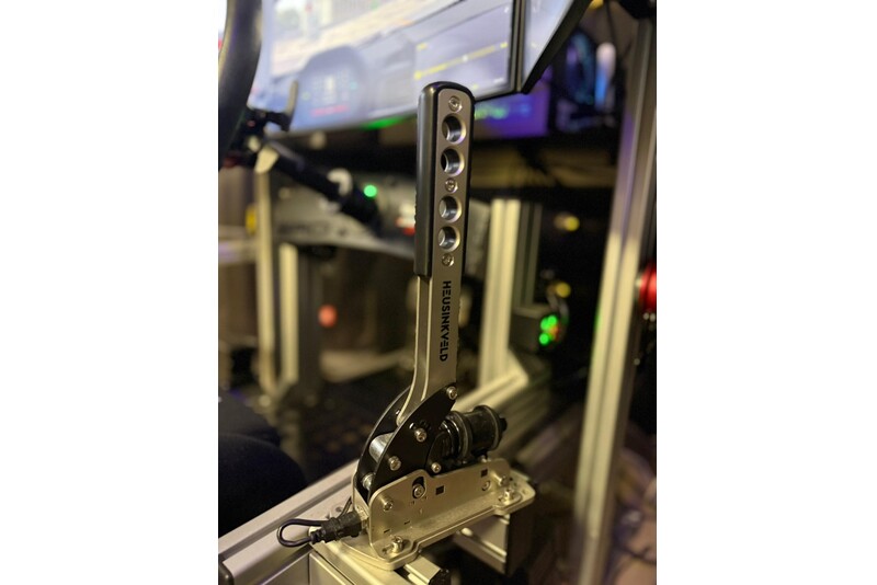 Izbrauciens ar profesionālo 4DOF Motion Rig kustīgo autosimulatoru