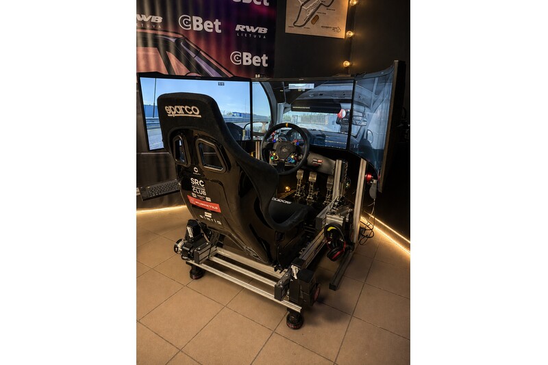 Izbrauciens ar profesionālo 4DOF Motion Rig kustīgo autosimulatoru