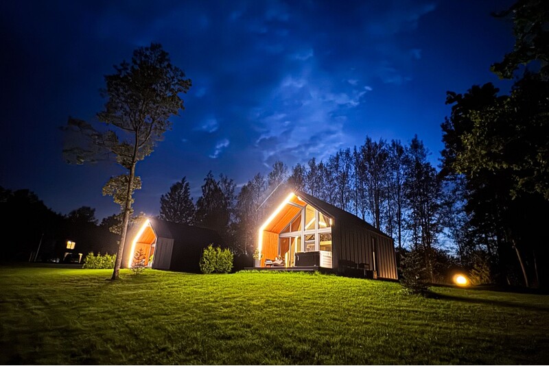 Darba dienu atpūta „Sniegi Design Cabin“ ar saunu un džakuzi