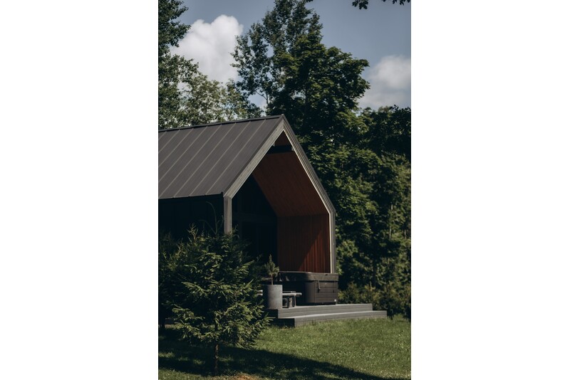 Ночёвка в „Sniegi design cabin“ с релаксацией в сауне и джакузи