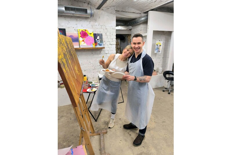 Премиальное творческое свидание для двоих в студии „Paint & Progress“
