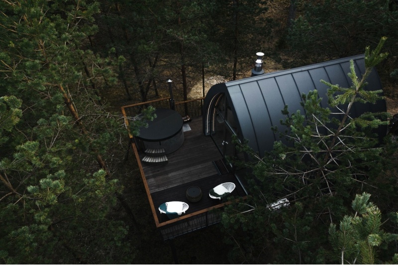 Nakšņošana „Jungle SPA“ bungalo 4 metrus virs zemes un karstais kubls