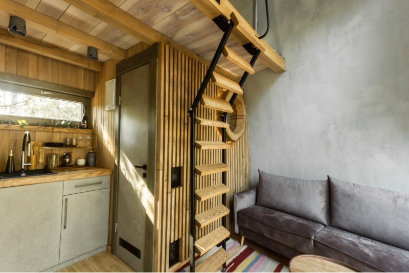 Nakšņošana „Jungle SPA“ bungalo 4 metrus virs zemes un karstais kubls