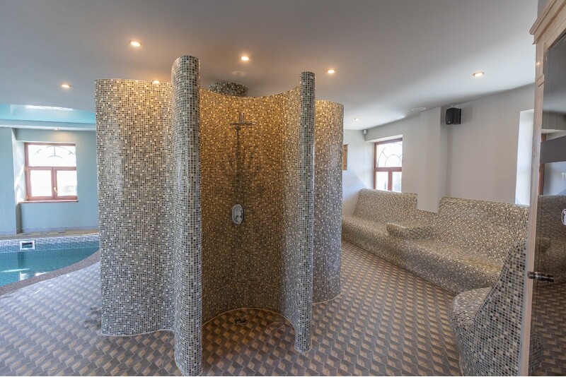 Nakšņošana diviem ar vakara peldi „Dzintari SPA“ un biljardu Jūrmalā
