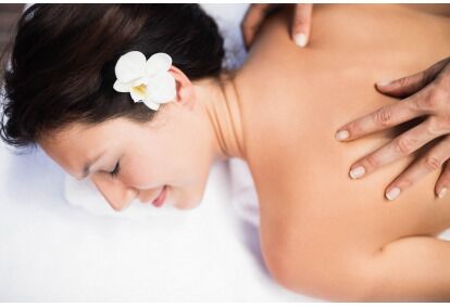 Классический массаж спины и шеи с элементами лечебного массажа в салоне "New Image" в Риге