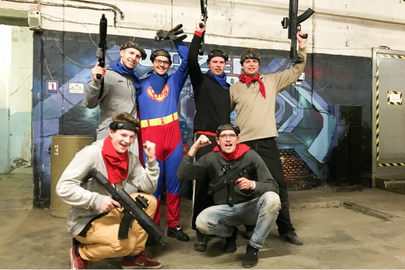 Захватывающая 2-часовая игра в лазертаг для четырех человек от "GUNSnLASERS" в Риге