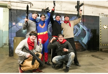 Lazer Tag spēle 4 personām (1 stunda)