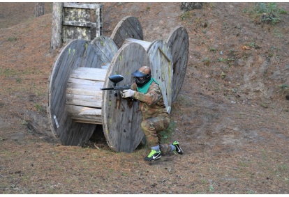 Peintbola spēle ārā sešām personām no "GUNSnLASERS" Rīgā