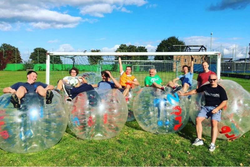 Interesantais zorbfootball jeb burbuļfutbols ar 8 bumbām