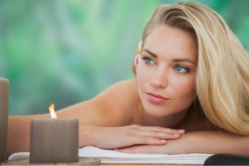 Расслабляющий массаж с зажженной свечой "Цветок папоротника" в Риге