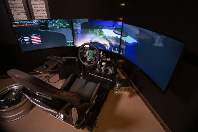 2 stundu izbrauciens 2 personām ar profesionāliem auto sacīkšu simulatoriem