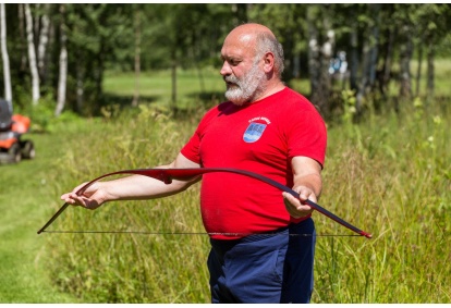 Šaušanas apmācība ar mūsdienu angļu garo (longbow) loku divām personām