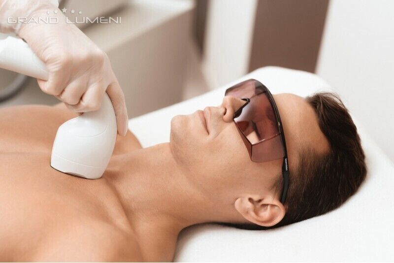 Процедура лазерной эпиляции  поверхности груди для мужчин