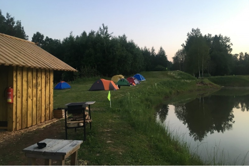 Отдых на природе — аренда места для палатки в комплексе отдыха "Между небом и землей"