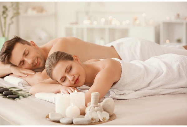 Romantisks un relaksējošs pīlādžu SPA rituāls pārim