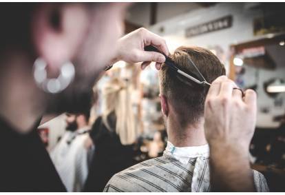 Vīriešu matu griezums Knockout Barber Shop Rīgā