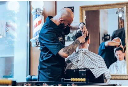 Мужская стрижка в "Knocout Barber Shop" в Елгаве