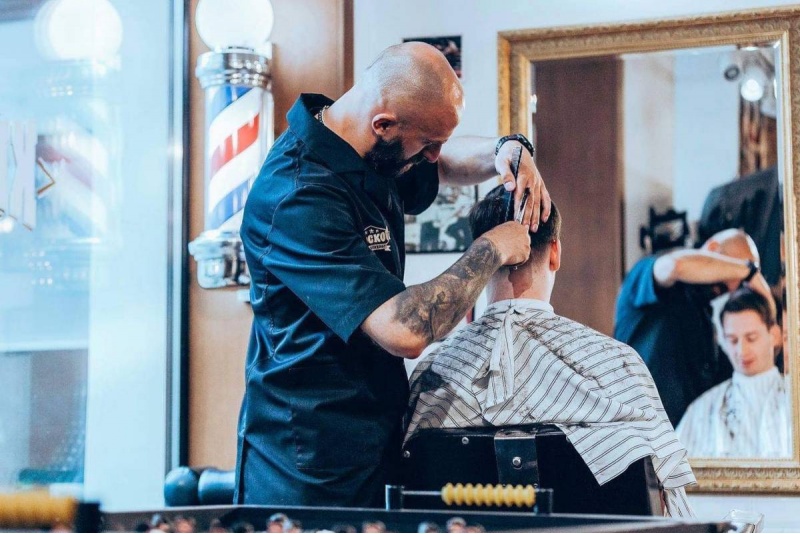 Мужская стрижка в "Knocout Barber Shop" в Елгаве