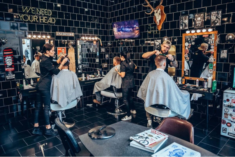 Knockout Full Shave — классическое бритье лица опасной бритвой в Риге