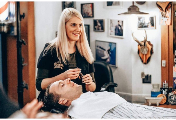 Knockout Full Shave — классическое бритьё лица опасной бритвой в Елгаве