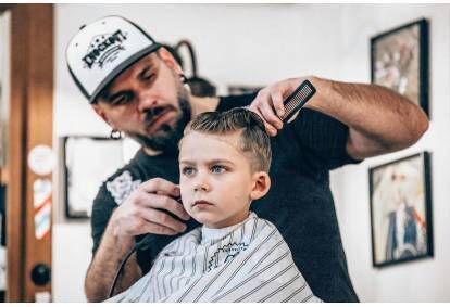Стрижка для молодых джентльменов в "Knockout Barber Shop" в Риге