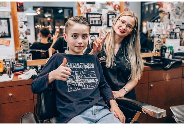 Стрижка молодого джентльмена в "Knockout Barber Shop" в Риге