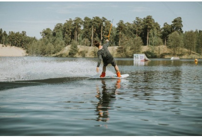 Aizraujoša atpūta ar veikbordu aktīvās atpūtas parkā "BB WakePark" Liepājā