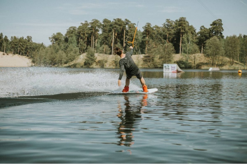 Aizraujoša atpūta ar veikbordu aktīvās atpūtas parkā "BB wakepark" Liepājā