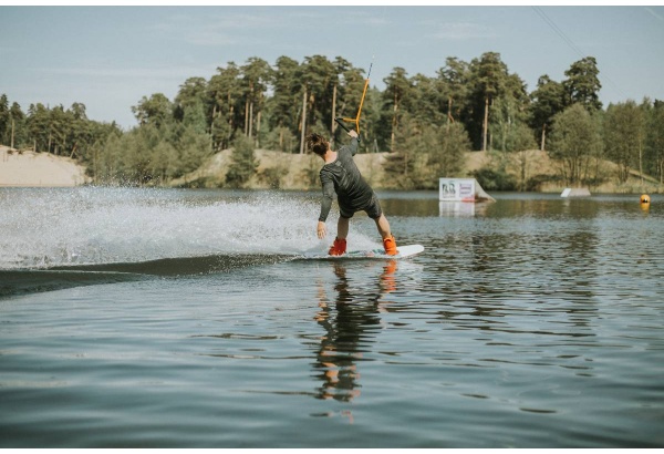 Увлекательный отдых с вейкбордом в парке активного отдыха "BB wakepark" в Лиепае