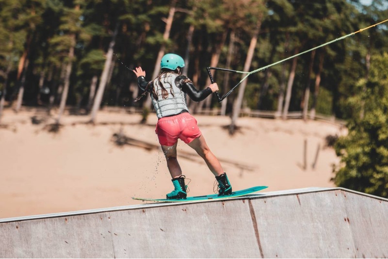 Увлекательный отдых с вейкбордом в парке активного отдыха "BB wakepark" в Лиепае