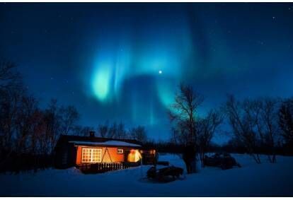 Relaksējoša atpūta Ziemeļblāzmas namiņā Somijas dabas ielenkumā