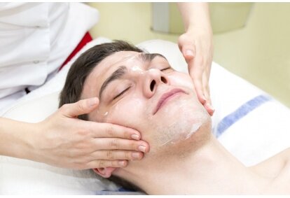 Ekspress sejas kopšanas procedūra vīrietim - dimanta slīpēšana un masāža