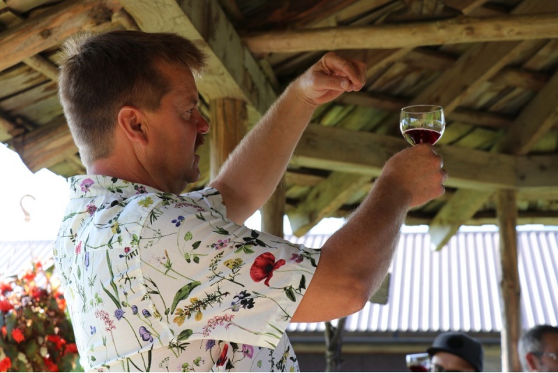 „Tēviņkalna vīns“ darītavas apmeklējums un degustācija