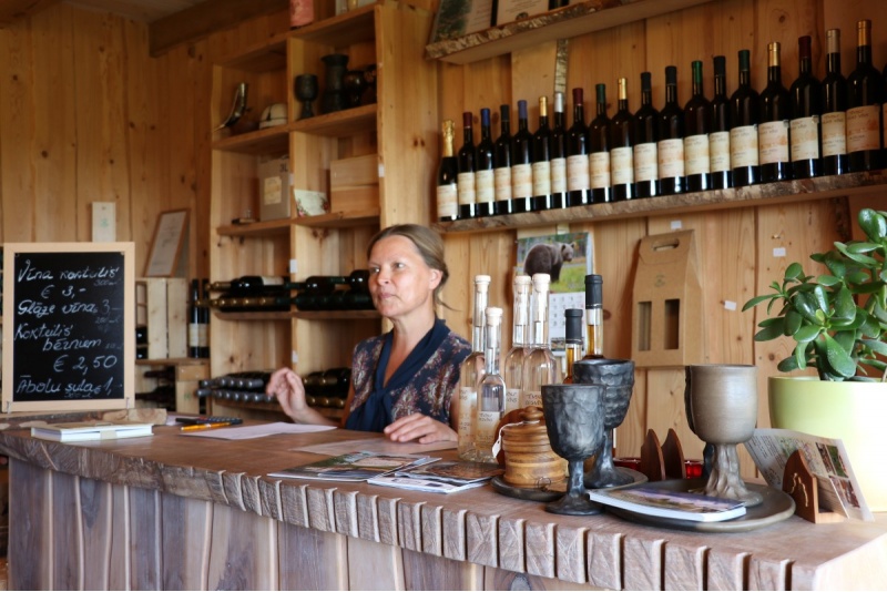 „Tēviņkalna vīns“ darītavas apmeklējums un degustācija