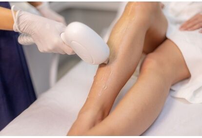 Процедура лазерной эпиляции голеней с коленями - женщинам