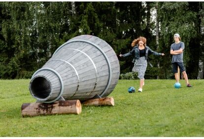 Fultbolgolfa spēle Siguldas Futbolgolfa parkā ģimenei