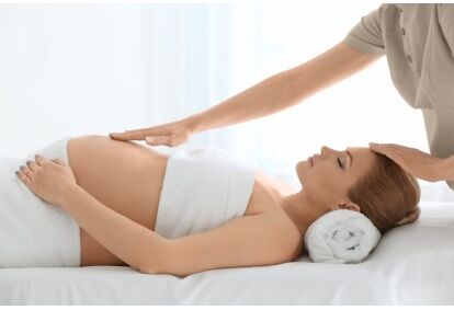 Расслабляющий массаж для беременных в Риге